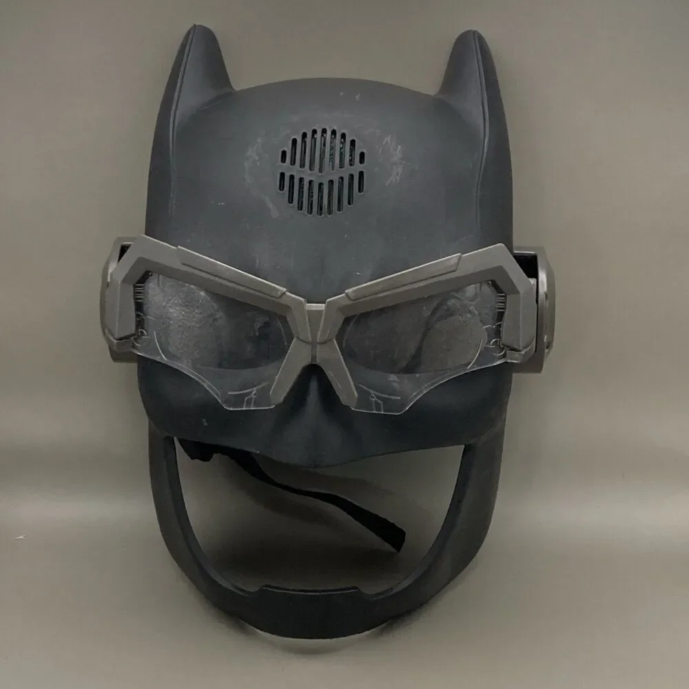 Mattel DC Batman Voice Changing Tactical Helmet Mask Costume Light Up Glasses